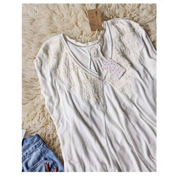 Free People Abigail Tee White Lace Embroidered V-Neck Boho Top - Size XS - Picture 2 of 7
